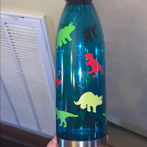 Water bottle and design - Picture 4 of 6